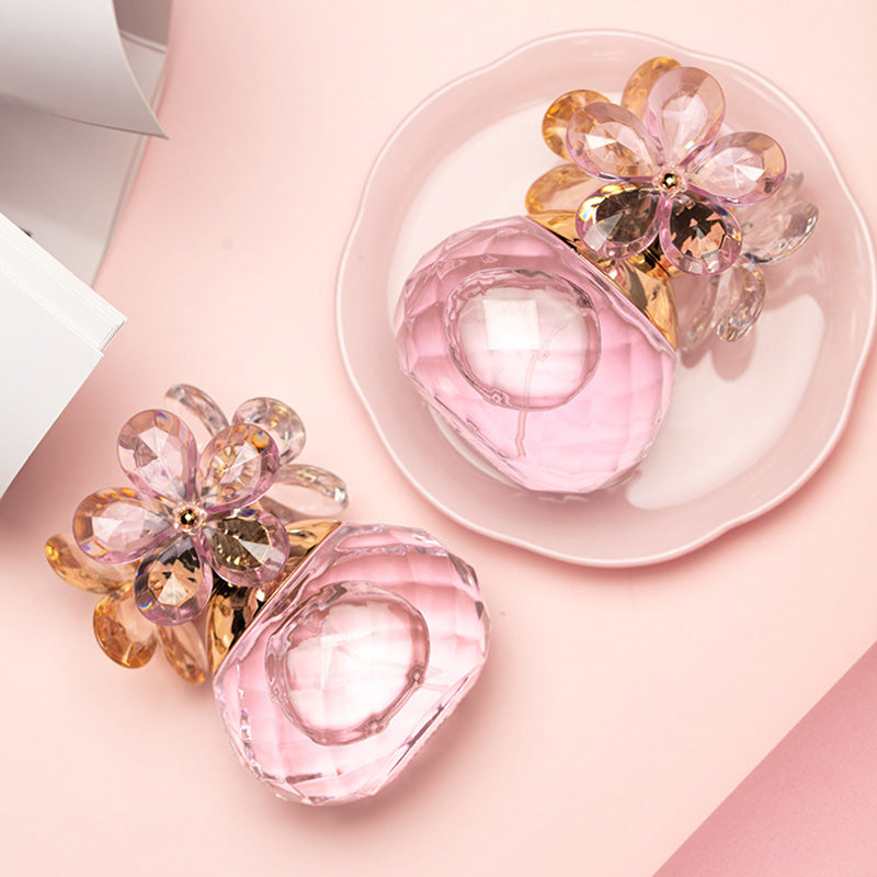 Experience the allure of a niche fragrance that lasts all day.