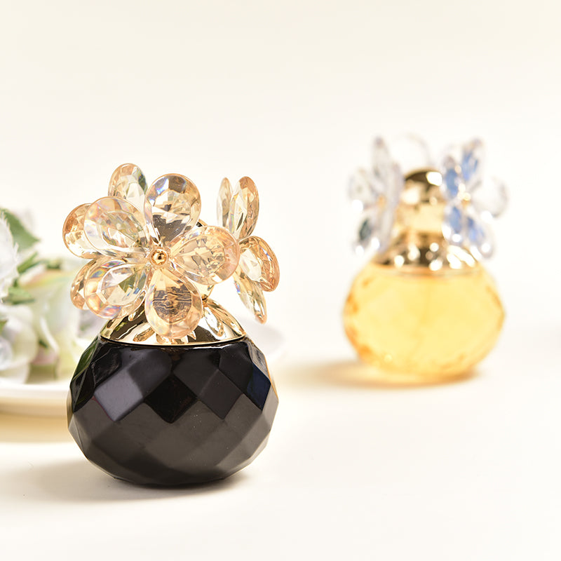 Experience the allure of a niche fragrance that lasts all day.