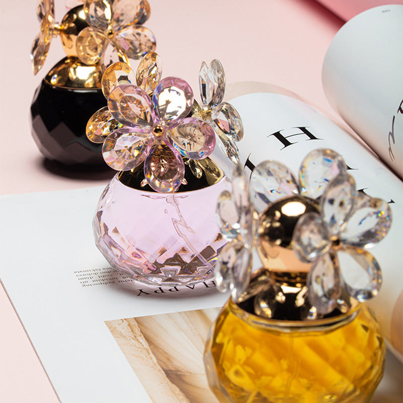 Experience the allure of a niche fragrance that lasts all day.