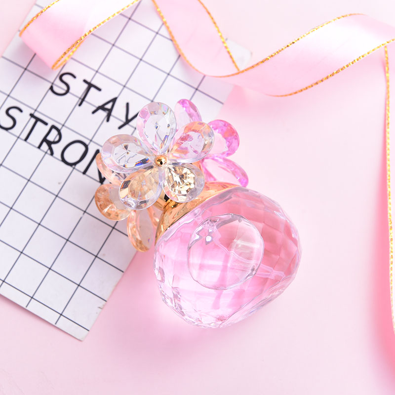 Experience the allure of a niche fragrance that lasts all day.