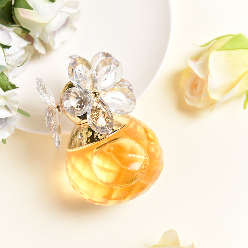 Experience the allure of a niche fragrance that lasts all day.