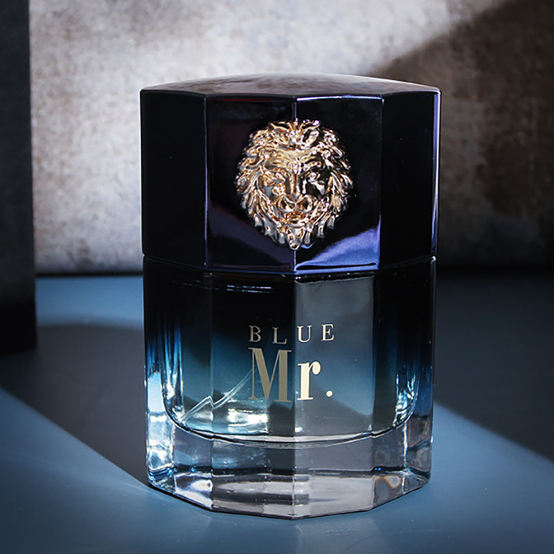 Discover our men's long-lasting fragrance, a premium niche perfume designed for those who appreciate unique, captivating aromas that stand out and endure throughout the day.